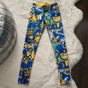 University of Delaware leggings size small.